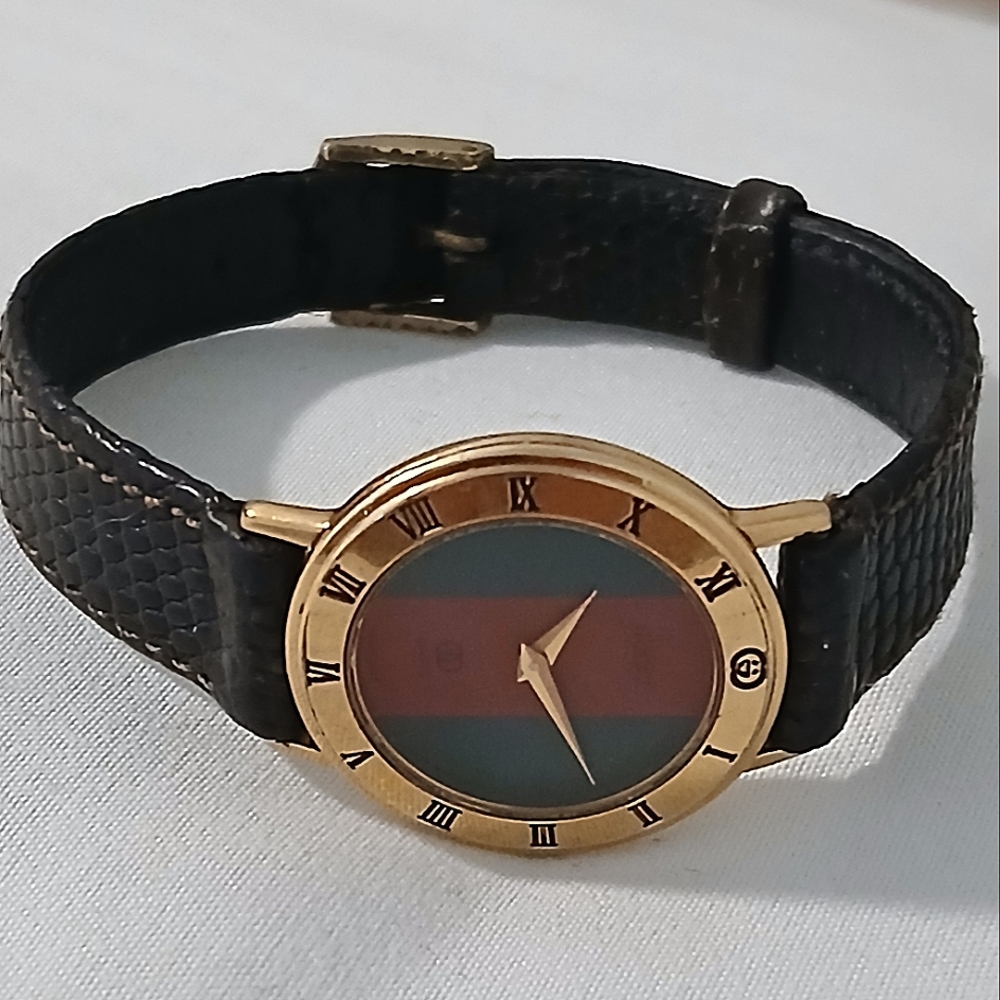 GUCCI | Vintage Womens Watch Model 3000 L